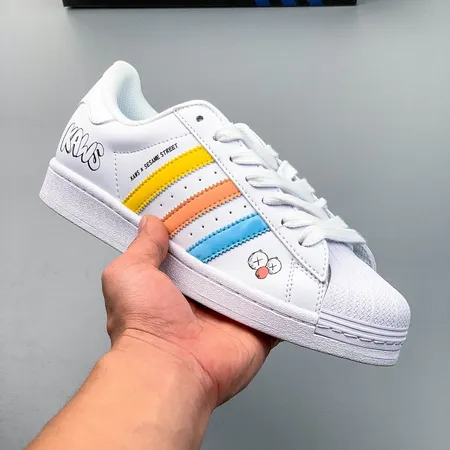 アディダス カジュアルシューズ