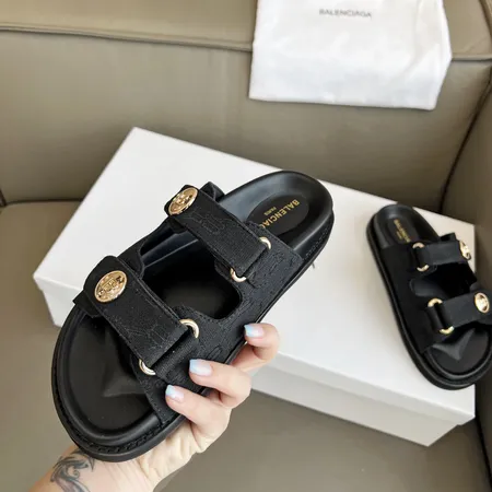 バレンシアガ スリッパ