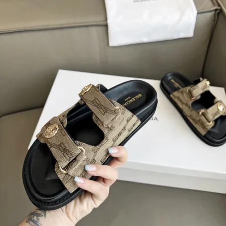 バレンシアガ スリッパ