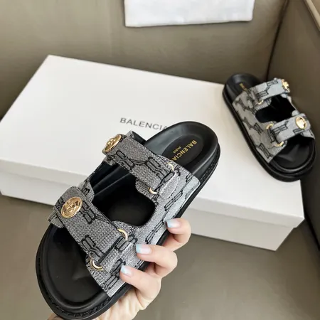 バレンシアガ スリッパ