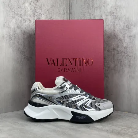 ヴァレンティノ スニーカー