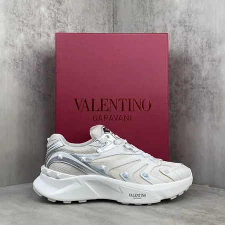 ヴァレンティノ スニーカー