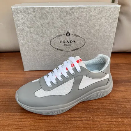 プラダ スニーカー