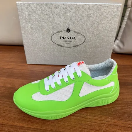 プラダ スニーカー
