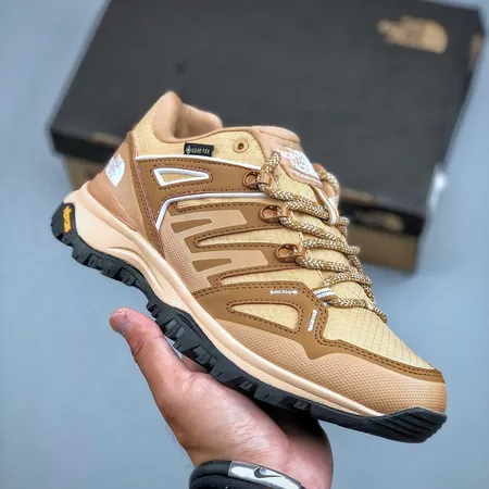 ノースフェイス スニーカー