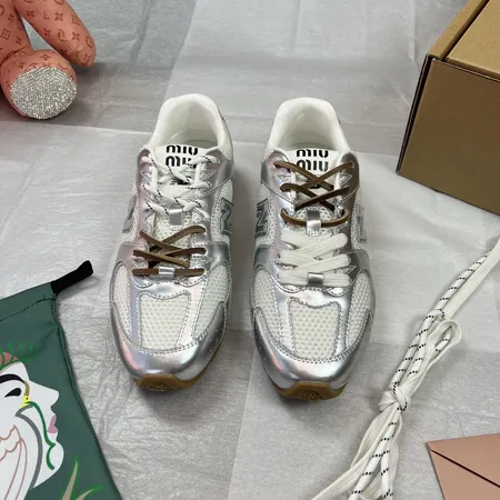 ミュウミュウ スニーカー