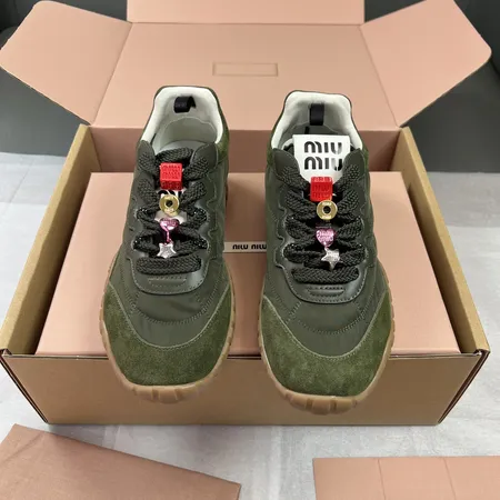 ミュウミュウ スニーカー