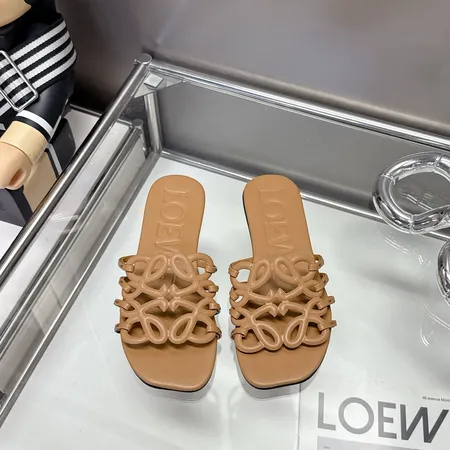ロエベ スリッパ