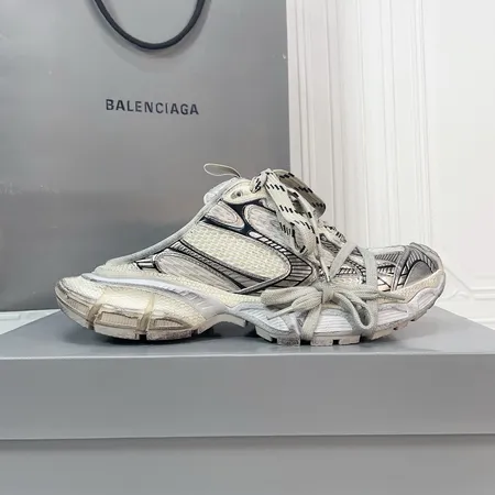 バレンシアガ スリッパ