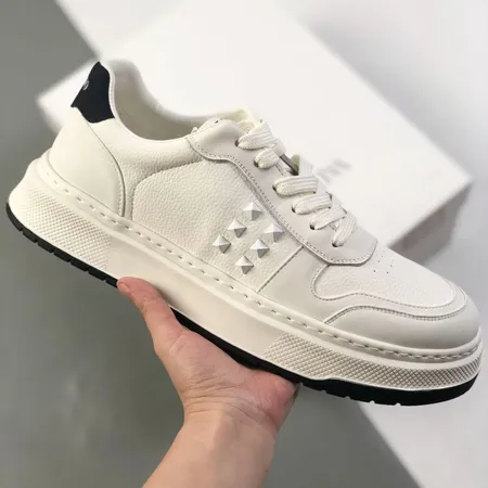 ヴァレンティノ スニーカー