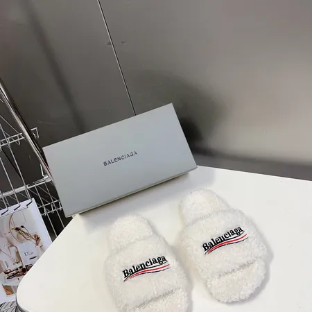 バレンシアガ スリッパ