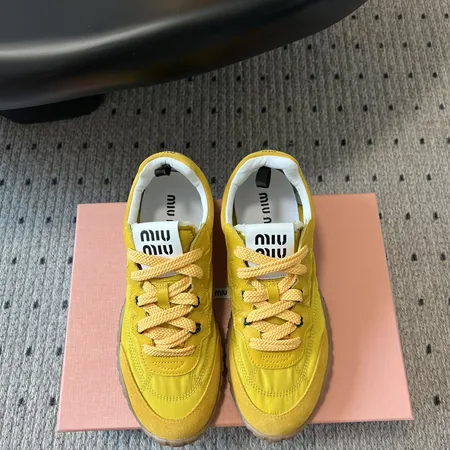 ミュウミュウ スニーカー