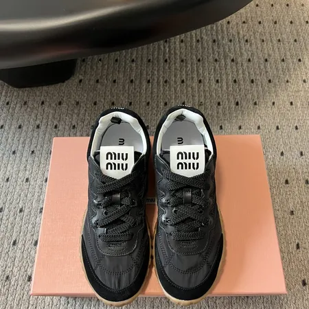 ミュウミュウ スニーカー