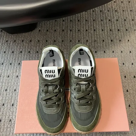 ミュウミュウ スニーカー