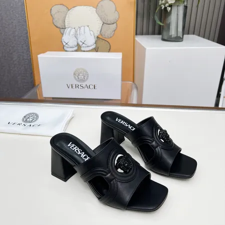 ヴェルサーチ サンダル