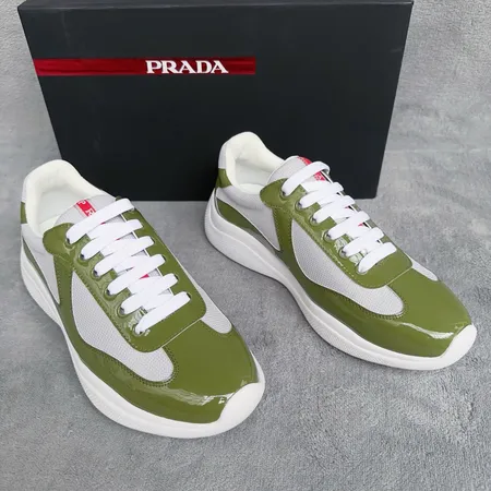 プラダ スニーカー