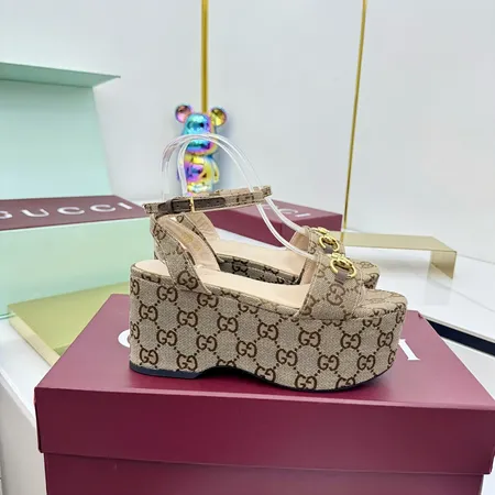 グッチ サンダル