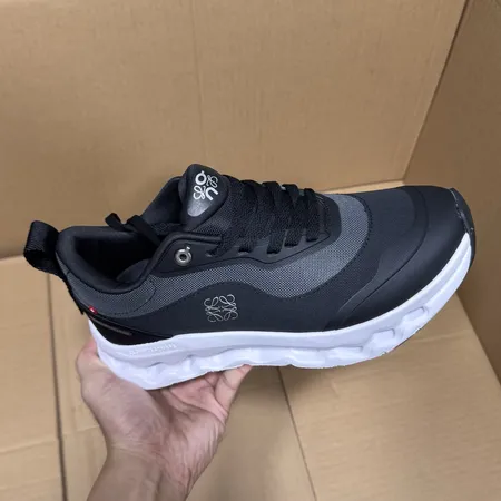 ロエベ スニーカー