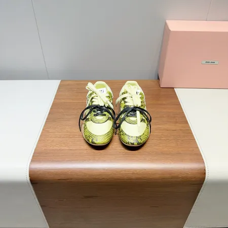 ミュウミュウ スニーカー