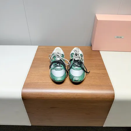 ミュウミュウ スニーカー