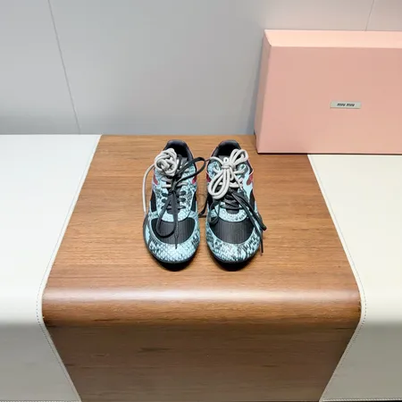 ミュウミュウ スニーカー