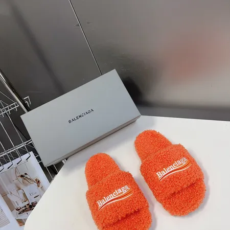 バレンシアガ スリッパ