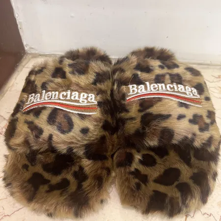 バレンシアガ スリッパ