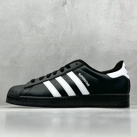 アディダス カジュアルシューズ