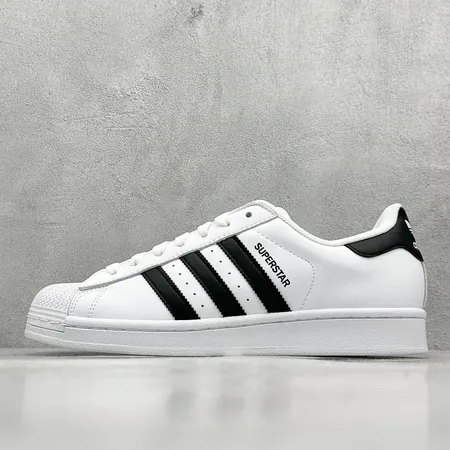 アディダス カジュアルシューズ