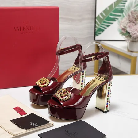 ヴァレンティノ サンダル