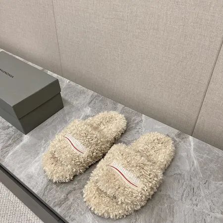 バレンシアガ スリッパ