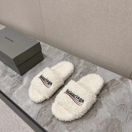 バレンシアガ スリッパ