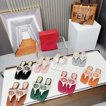 ヴァレンティノ スリッパ