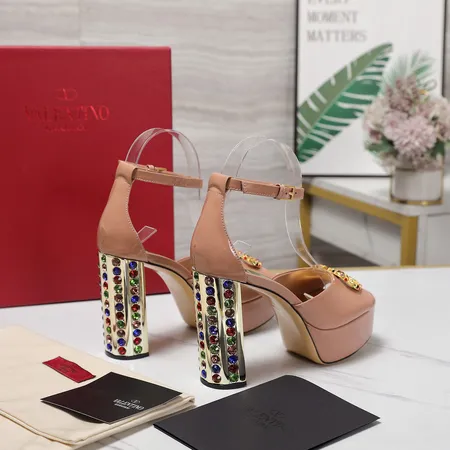 ヴァレンティノ サンダル