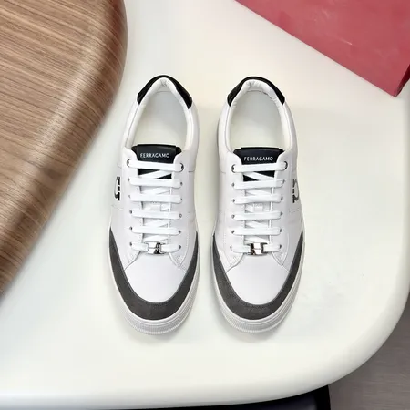 フェラガモ カジュアルシューズ
