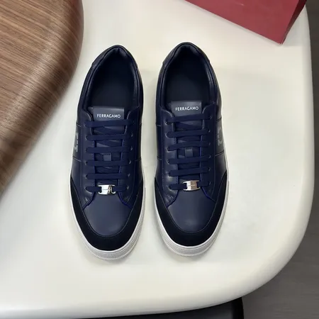 フェラガモ カジュアルシューズ
