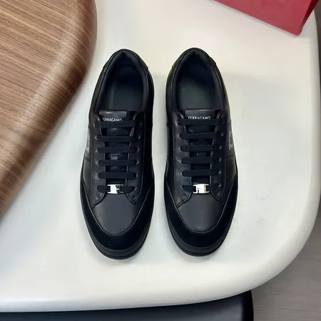 フェラガモ カジュアルシューズ