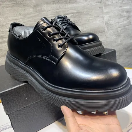 プラダ ビジネスシューズ