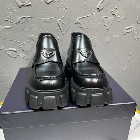 プラダ ビジネスシューズ