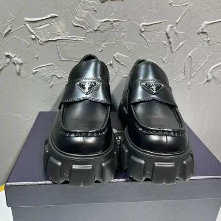プラダ ビジネスシューズ