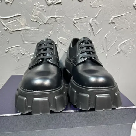プラダ ビジネスシューズ