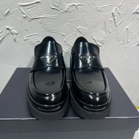 プラダ ビジネスシューズ