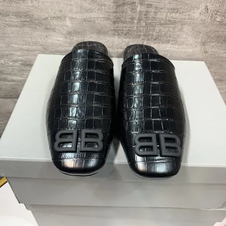 バレンシアガ スリッパ