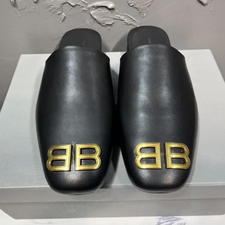 バレンシアガ スリッパ