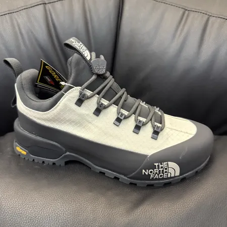 ノースフェイス スニーカー