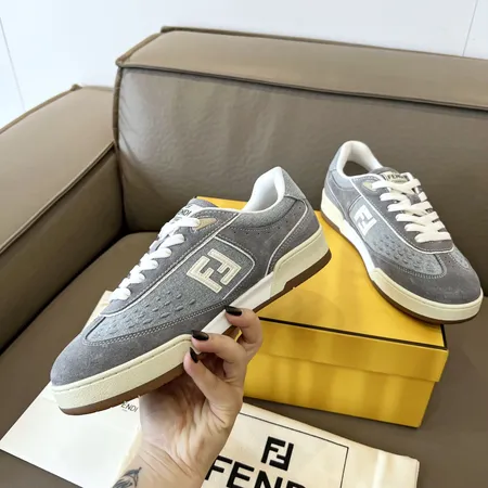 フェンディ カジュアルシューズ