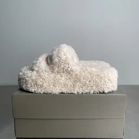 バレンシアガ スリッパ