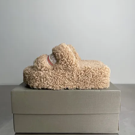 バレンシアガ スリッパ