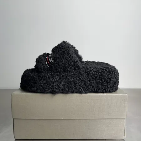 バレンシアガ スリッパ