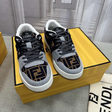 フェンディ カジュアルシューズ